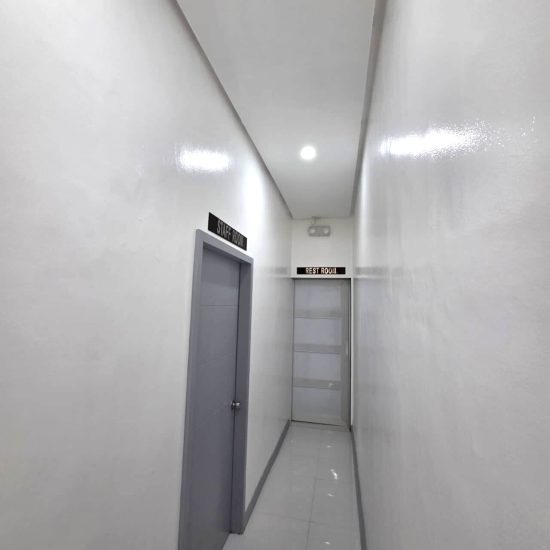 R3 PH_Hallway to Restroom 2