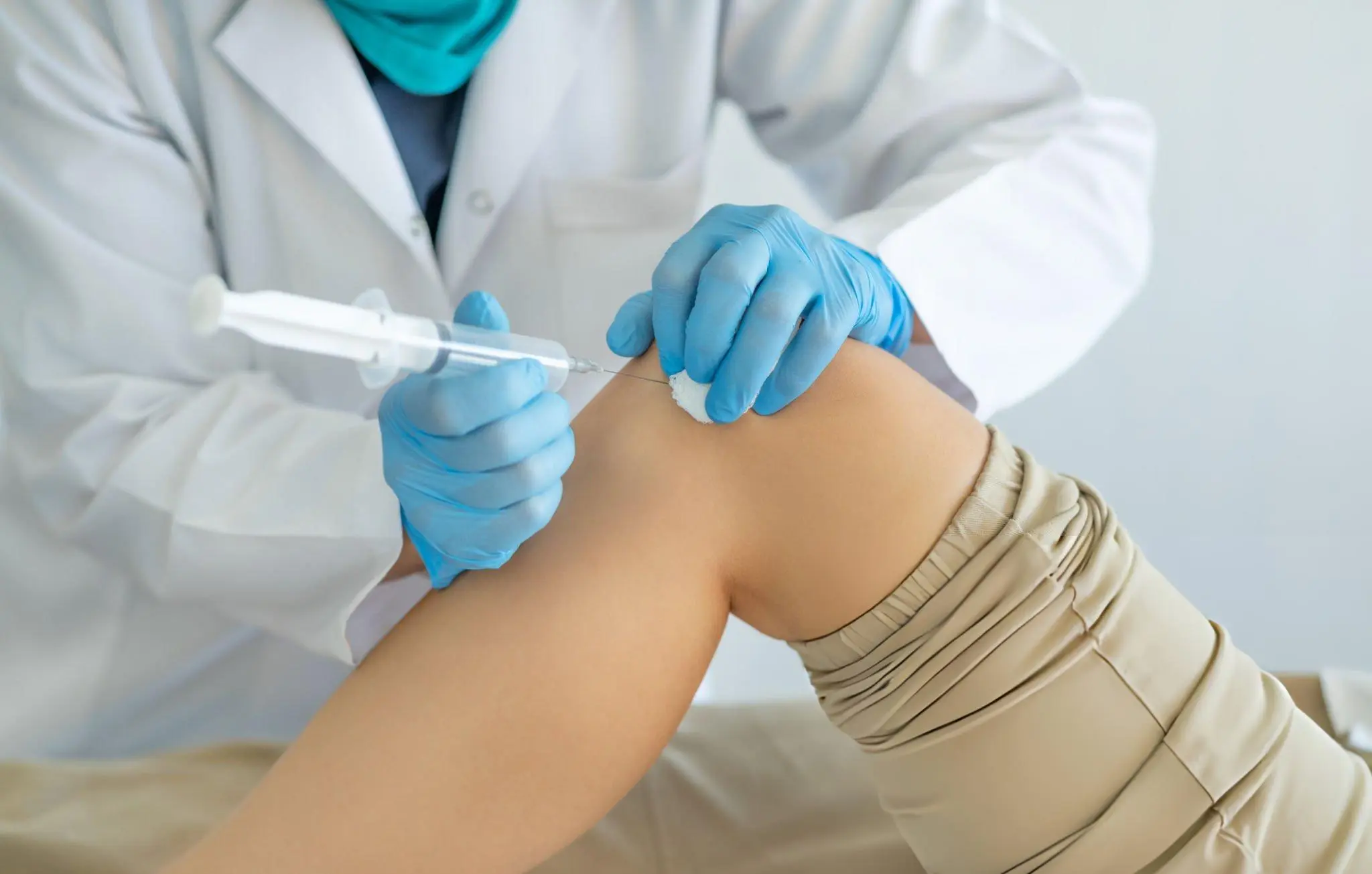 A medical professional wearing gloves prepares a syringe for a stem cell therapy procedure, emphasizing safety protocols and precision.