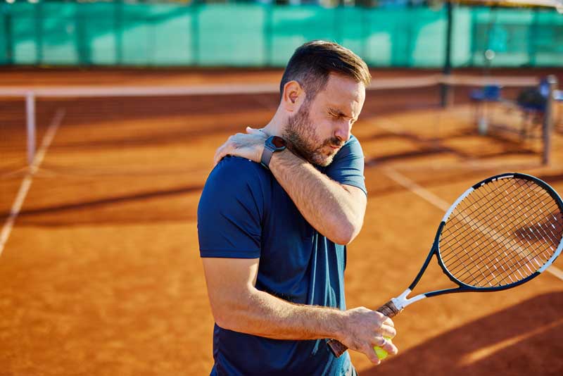 tennis-player-rotator-cuff-shoulder-pain.jpg