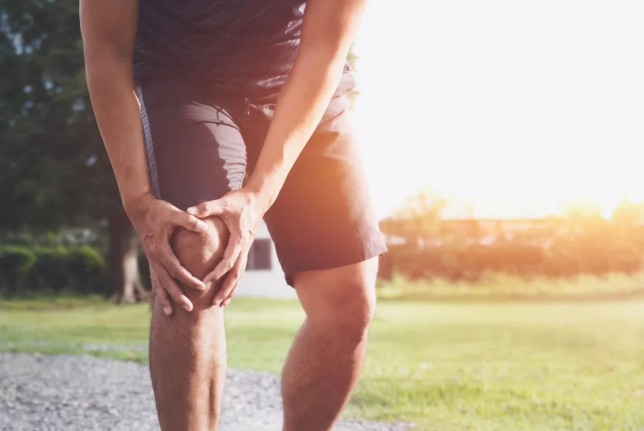 Patient experiencing knee pain seeking stem cell therapy in Nashville TN