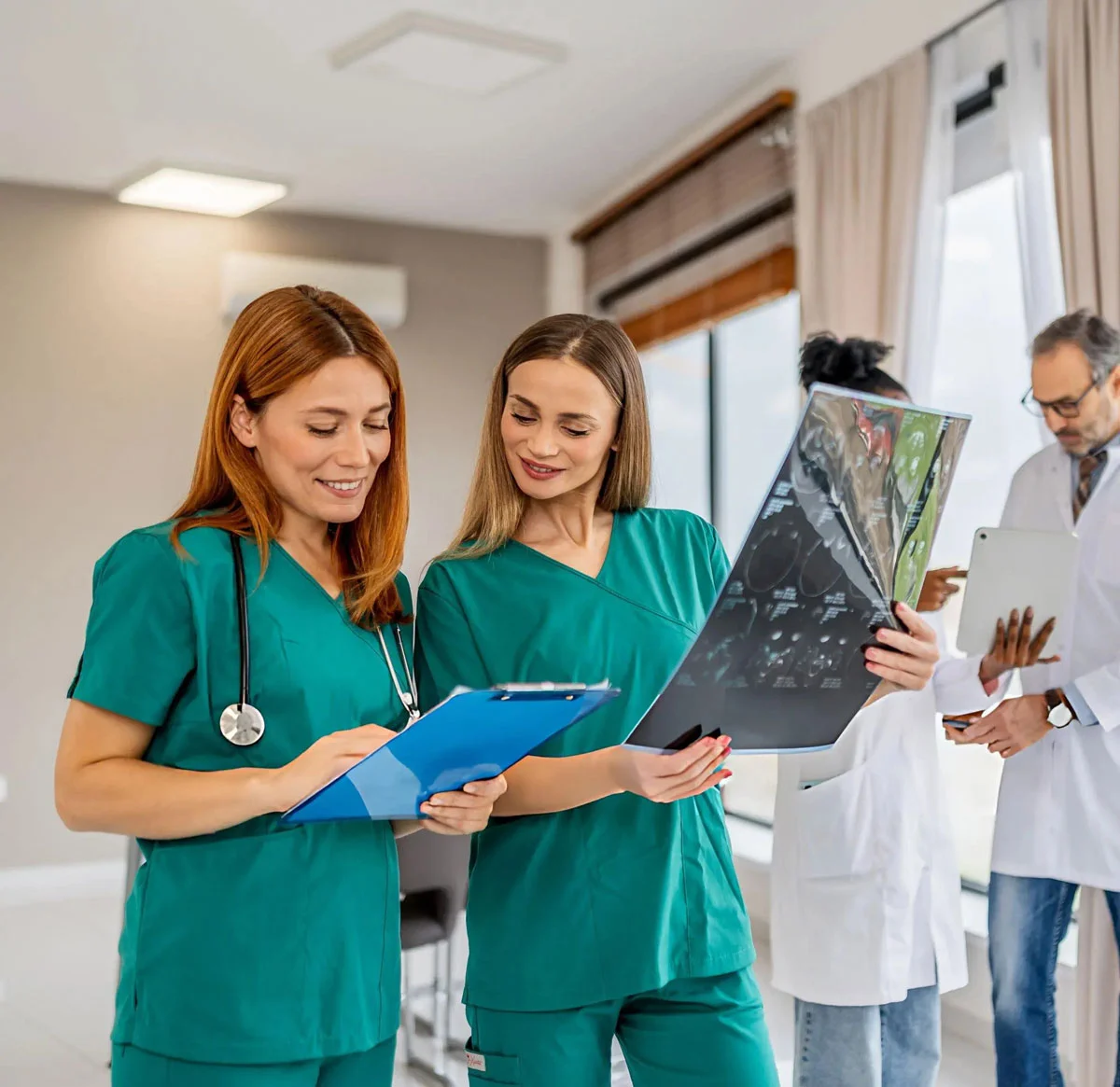 Medical team reviewing patient imaging during stem cell therapy treatment in Istanbul, Turkey