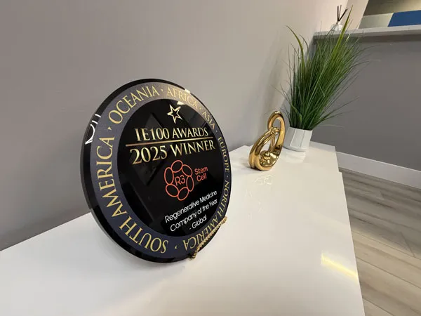 TE100 Awards 2025 Winner plaque displayed at the front desk of R3 Stem Cell Orlando